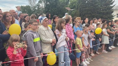 У Сумах провели благодійний фестиваль на підтримку ЗСУ У Сумах провели благодійний фестиваль на підтримку ЗСУ