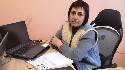 Бухгалтерка Ірина Логінова, яку працевлаштували в центр реабілітації