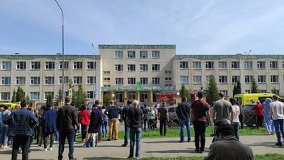 У Росії в одній зі шкіл Казані сталися стрілянина та вибух. Влада заявляє про 9 загиблих