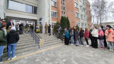У Полтаві відкрили меморіальну дошку полеглому військовому Богдану Заіченку У Полтаві відкрили меморіальну дошку полеглому військовому Богдану Заіченку
