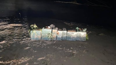 11 ящиків сигарет покинули невідомі поблизу кордону з Угорщиною
