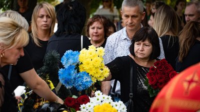 Прощалися з полеглим на війні Антоном Хрипаком в Ужгороді Прощалися з полеглим на війні Антоном Хрипаком в Ужгороді