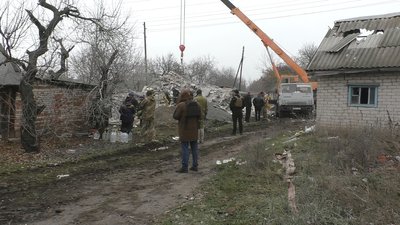 Рятувальники завершили розбирати завали будинку у Вільнянську на Запоріжжі. Від ракетного удару загинули 10 людей Рятувальники завершили розбирати завали будинку у Вільнянську на Запоріжжі. Від ракетного удару загинули 10 людей
