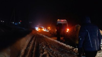 Поблизу Яблуницького перевалу у Карпатах автівки у заторі стоять понад годину. Що про це відомо