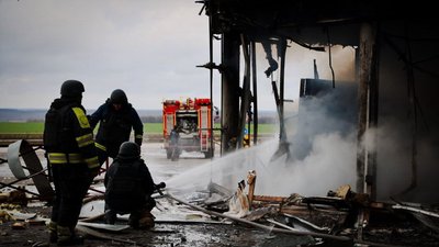 ДСНС гасить пожежу на АЗС