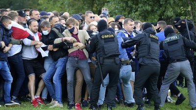 У Мінську тисячі людей вийшли на "Марш героїв", затримано 250 людей