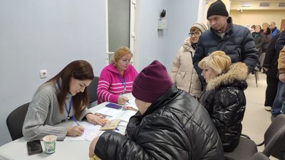 Ваучери на ліки роздали переселенцям у Тернополі Ваучери на ліки роздали переселенцям у Тернополі