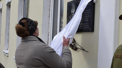 У селі на Черкащині в пам'ять про полеглого захисника встановили пам'ятну дошку У селі на Черкащині в пам'ять про полеглого захисника встановили пам'ятну дошку