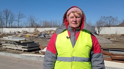 "Це наше місто. Що могли, те й робили": історія комунальників з-під Харкова, які рятували техніку під авіаударами "Це наше місто. Що могли, те й робили": історія комунальників з-під Харкова, які рятували техніку під авіаударами