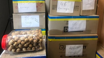 У Коростишеві на Житомирщині волонтерки готують різноманітні смаколики для військових У Коростишеві на Житомирщині волонтерки готують різноманітні смаколики для військових