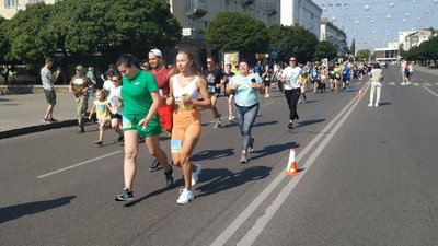 Майже чотири сотні учасників у Луцьку взяли участь в акції "Біжу за "Азовсталь"