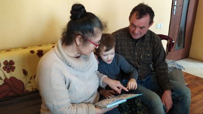 "Ми стояли на вулиці, коли зайшли російкі війська". Родина з Донеччини про евакуацію в Созонівку
