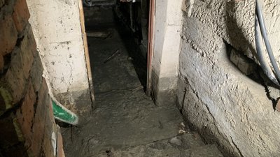 У Миколаєві у каналізації будинку стався прорив У Миколаєві у каналізації будинку стався прорив