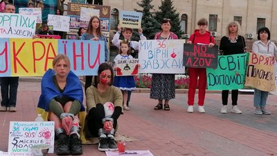 У Кропивницькому влаштували акцію на підтримку військовополонених захисників Маріуполя У Кропивницькому влаштували акцію на підтримку військовополонених захисників Маріуполя