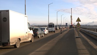 На новому мосту через Старий Дніпро у Запоріжжі обмежили рух транспорту