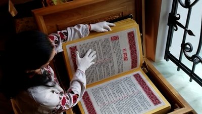 Національні рекорди і найбільша книга у світі, встановлені однією голкою Національні рекорди і найбільша книга у світі, встановлені однією голкою