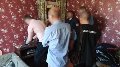 "Створювали фейкові інтернет-магазини". На Сумщині судитимуть трьох людей за шахрайство