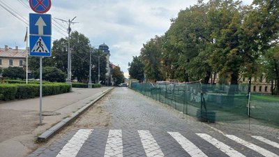 У Чернівцях через ремонт вулиці змінилася організація дорожнього руху біля Соборної площі: схема