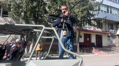 У багі є кріплення для зброї У багі є кріплення для зброї