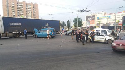 ДТП з поліцейськими у Харкові: трирічну дитину доставили до лікарні ДТП з поліцейськими у Харкові: трирічну дитину доставили до лікарні