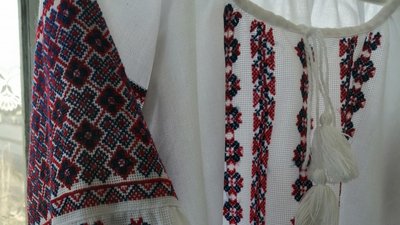 "Вишиванка – код нації. Тепер я в цьому впевнена". Херсонка в окупації рятується вишиванням сорочок. "Вишиванка – код нації. Тепер я в цьому впевнена". Херсонка в окупації рятується вишиванням сорочок.