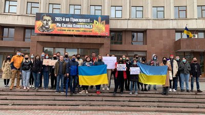 "Покажіть нам справедливість!". У Франківську люди вийшли на мітинг у підтримку Сергія Стерненка