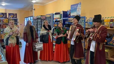 Піднімають дух українського народу та донатять на армію: як на Вінниччині гурт “Прилучаночка” допомагає захисникам Піднімають дух українського народу та донатять на армію: як на Вінниччині гурт “Прилучаночка” допомагає захисникам