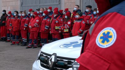 Відмовились від премій: медики черкаської екстренки передали допомогу військовим Відмовились від премій: медики черкаської екстренки передали допомогу військовим