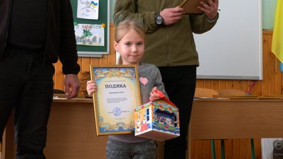 На Франківщині учні Черніївського ліцею зібрали понад 40 тис. грн для ЗСУ. Як діти допомагали волонтерам На Франківщині учні Черніївського ліцею зібрали понад 40 тис. грн для ЗСУ. Як діти допомагали волонтерам