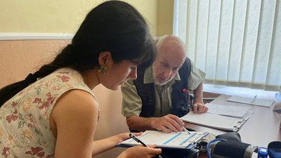 "Привозимо апаратуру, ліки й консультуємо пацієнтів". На Буковину приїхали лікарі з Великої Британії "Привозимо апаратуру, ліки й консультуємо пацієнтів". На Буковину приїхали лікарі з Великої Британії