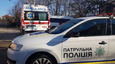 Патрульне авто позаду швидкої: на Закарпатських дорогах поліцейські проведуть експеримент