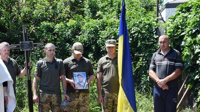 На Закарпатті попрощалися із полеглим захисником Ласлом Шебештьеном На Закарпатті попрощалися із полеглим захисником Ласлом Шебештьеном