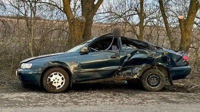 На Одещині автомобіль з'їхав з дороги та перекинувся: травмувались двоє дітей та літня жінка