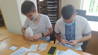У Тернополі вишивальниці вчили студентів борщівським узорам