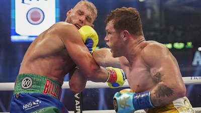 Сауль Альварес зламав Сондерсу орбітальну кістку й достроково переміг у бою за три чемпіонські пояси