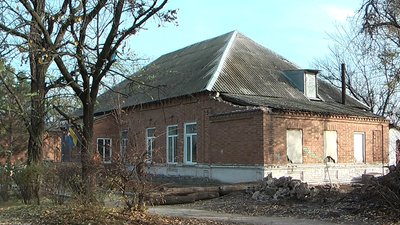 У Запорізькому районі руйнують частину історичної будівлі