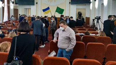 Депутати Харківської міськради на позачерговій сесії у масках: фото, трансляція Депутати Харківської міськради на позачерговій сесії у масках: фото, трансляція