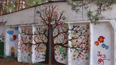 Вишиванка, музика та цитати: мурали Новопскова Вишиванка, музика та цитати: мурали Новопскова