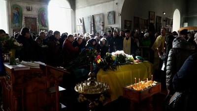 "Він Україну прославляв і за неї помер": у Чернігові попрощалися з кікбоксером, чемпіоном світу і Європи Сергієм Лисюком "Він Україну прославляв і за неї помер": у Чернігові попрощалися з кікбоксером, чемпіоном світу і Європи Сергієм Лисюком