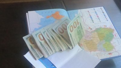 В Одесі затримали чоловіка, який пропонував хабар службовцю СБУ – поліція В Одесі затримали чоловіка, який пропонував хабар службовцю СБУ – поліція