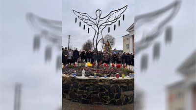У Здолбунові встановили інсталяцію "Дзвін пам'яті"