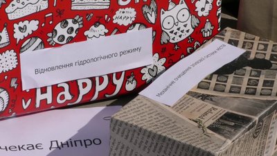 Екологічна акція "Пошук не скарбів": херсонці дістали з дна Дніпра понад 20 мішків сміття
