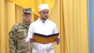 Студенти-медики релокованого в Рівне вишу склали військову присягу Студенти-медики релокованого в Рівне вишу склали військову присягу