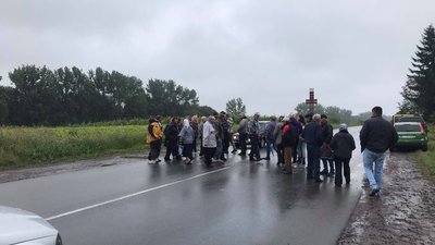 На Львівщині люди перекривають дорогу Сокаль-Червоноград