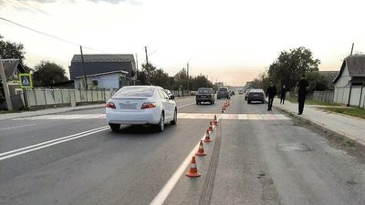 На Буковині водій автомобіля збив жінку та втік з місця ДТП