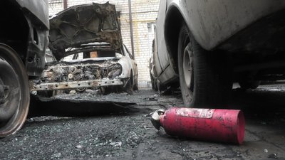 У Херсоні вночі згоріло 9 автомобілів. Поліція встановлює обставини підпалу У Херсоні вночі згоріло 9 автомобілів. Поліція встановлює обставини підпалу