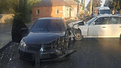 Двоє водіїв травмувалися в аварії на перехресті Іллінської і Чорновола в Сумах