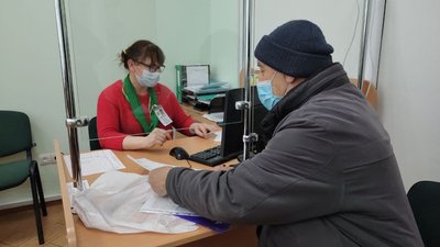 Волинянам раніше нарахували пенсії. Як людям з інших областей отримати виплати