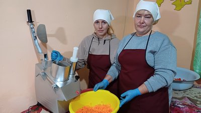 У селі Дамаска на Полтавщині облаштували міні-цех із переробки овочів: що і для кого там готують У селі Дамаска на Полтавщині облаштували міні-цех із переробки овочів: що і для кого там готують