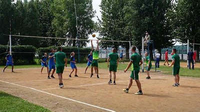 Тернопільські силовики та рятувальники грали у волейбол Тернопільські силовики та рятувальники грали у волейбол